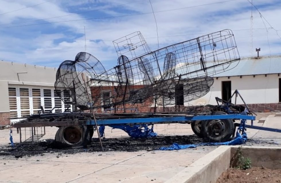 Incendiaron el carruaje que homenajeaba al ARA San Juan