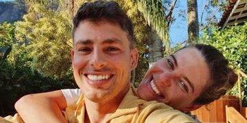 Jorgito de Avenida Brasil posó desnudo junto a su novia y causó furor (Foto: Instagram/cauareymond)