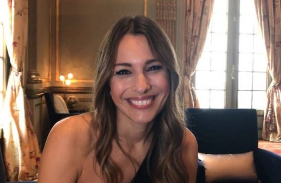 Pampita publicó una foto retro con una bikini diminuta