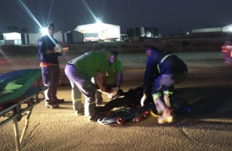 Al hospital: un motociclista atropelló a un peatón