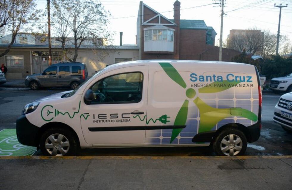 Presentaron el primer auto eléctrico en Santa Cruz
