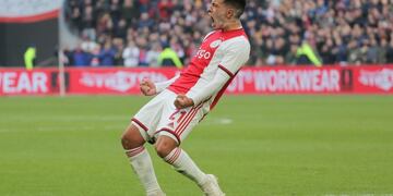 10 November 2019, Netherlands, Amsterdam: Ajax's Lisandro Martinez celebrates scoring his side's third goal during Netherlands Eredivisie league soccer match between AFC Ajax and Utrecht FC, at Johan Cruijff ArenA\u002E Photo: Federico Guerra Maranesi/ZUMA Wire/dpa