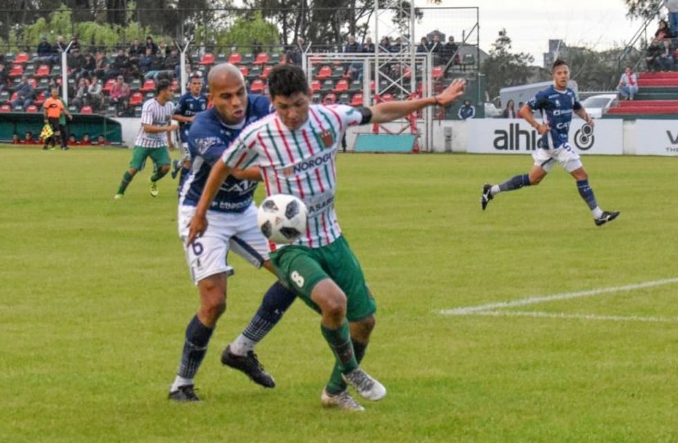 B Nacional: Independiente Rivadavia se trajo un empate de Carlos Casares