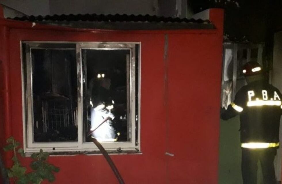 Fuerte incendio en un departamento céntrico