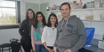 Ivana Gómez, Maia Rodríguez, Paola Ferrero y Carlos Valverde, del Conicet\u002E