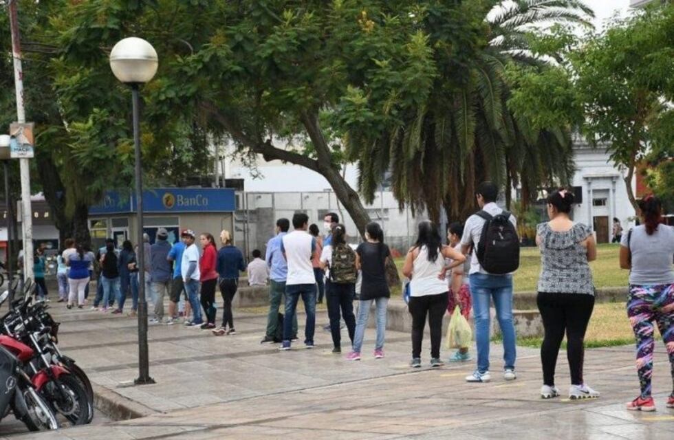 En Corrientes cobrar los sueldos fue más fuerte que respetar la cuarentena