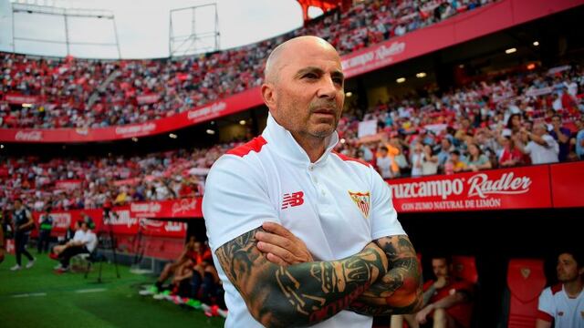 Sevilla's Argentinian coach Jorge Sampaoli looks on before his last game as a coach before the Spanish league football match Sevilla FC vs CA Osasuna at the Ramon Sanchez Pizjuan stadium in Sevilla on May 20, 2017. / AFP PHOTO / CRISTINA QUICLER espau00f1a Jorge Sampaoli campeonato torneo liga espau00f1ola espau00f1ol futbol futbolistas partido sevilla CA Osasuna