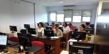 Capacitación en infomática de agentes de las áreas de Salud\u002E (Ministerio de Salud)