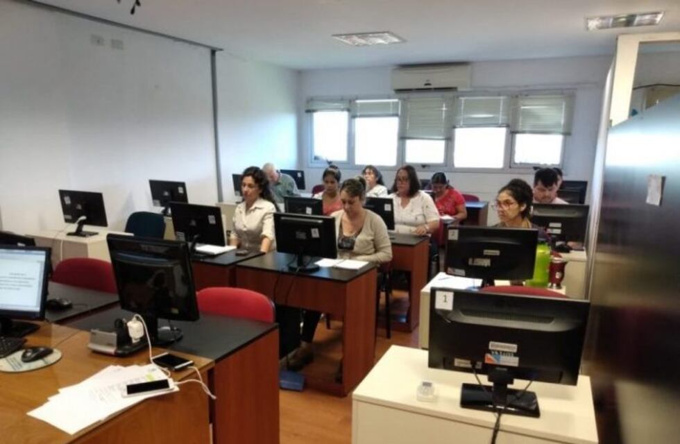 Capacitan a agentes que cargan una base de datos única de pacientes del sistema público