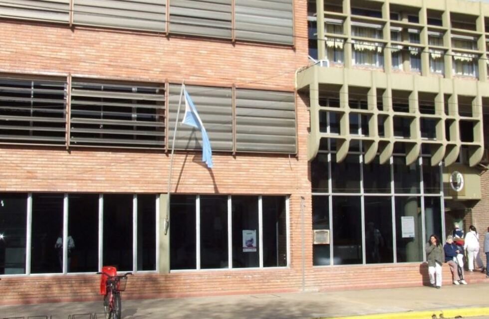 Escándalo en municipio santafesino: funcionario renunció sospechado de cobrar el IFE