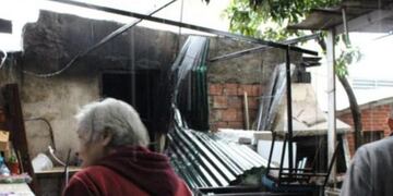 A causa del incendio, Ramona Ojeda de 66 años perdió su depósito donde trabajaba como artesana\u002E (Foto: El Territorio)\u002E