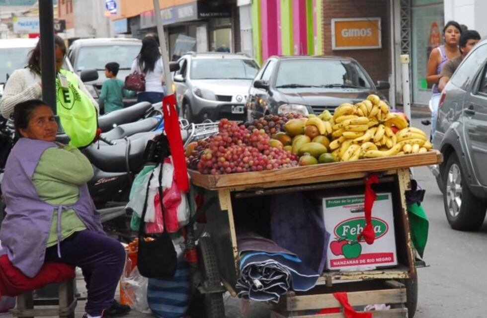 Asesoran a vendedores ambulantes para recibir los $10.000 en Jujuy