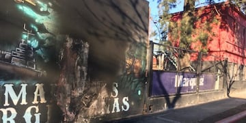 El paredón quedó arruinado por el fuego\u002E (@radio2rosario)