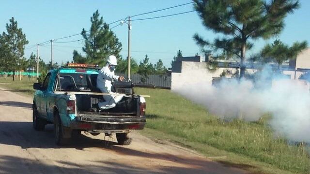 Pueblo General Belgrano fumiga contra el mosquito