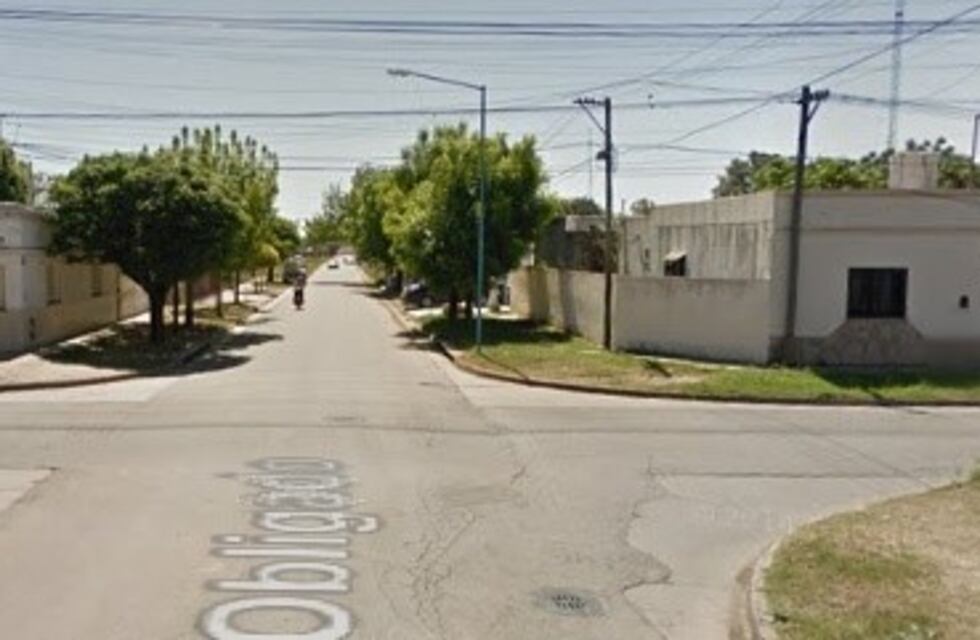 Tres delincuentes interceptaron a una joven en la vía pública y le robaron la cartera