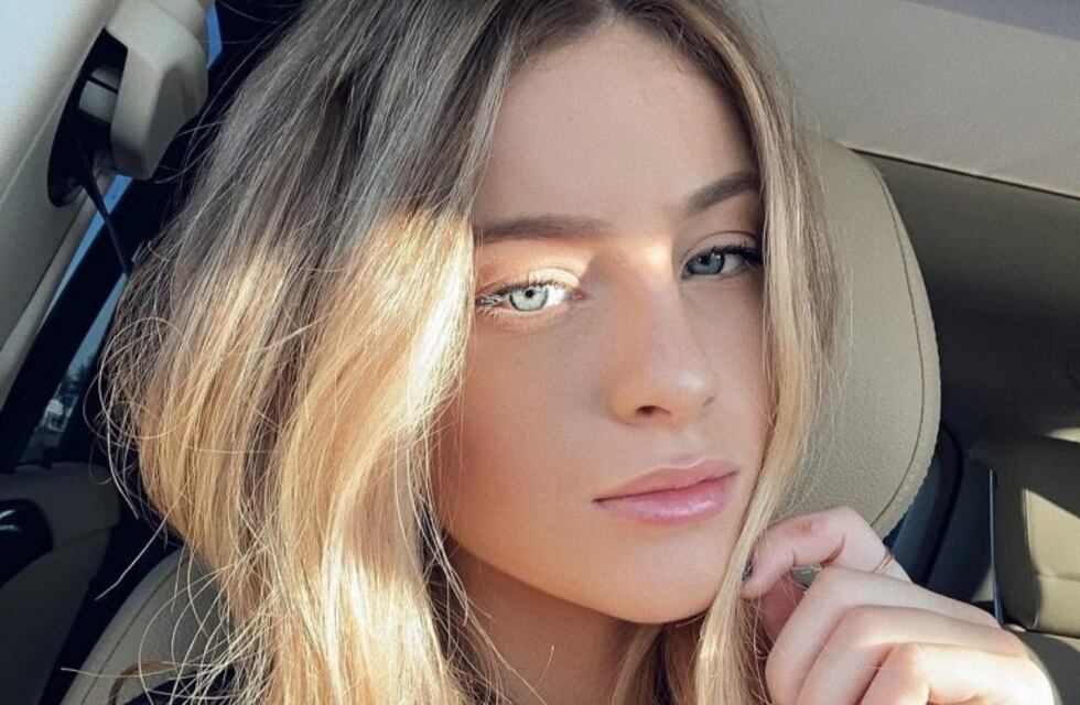 Ante las críticas, solicitó a un médico que certifique que su cola es natural