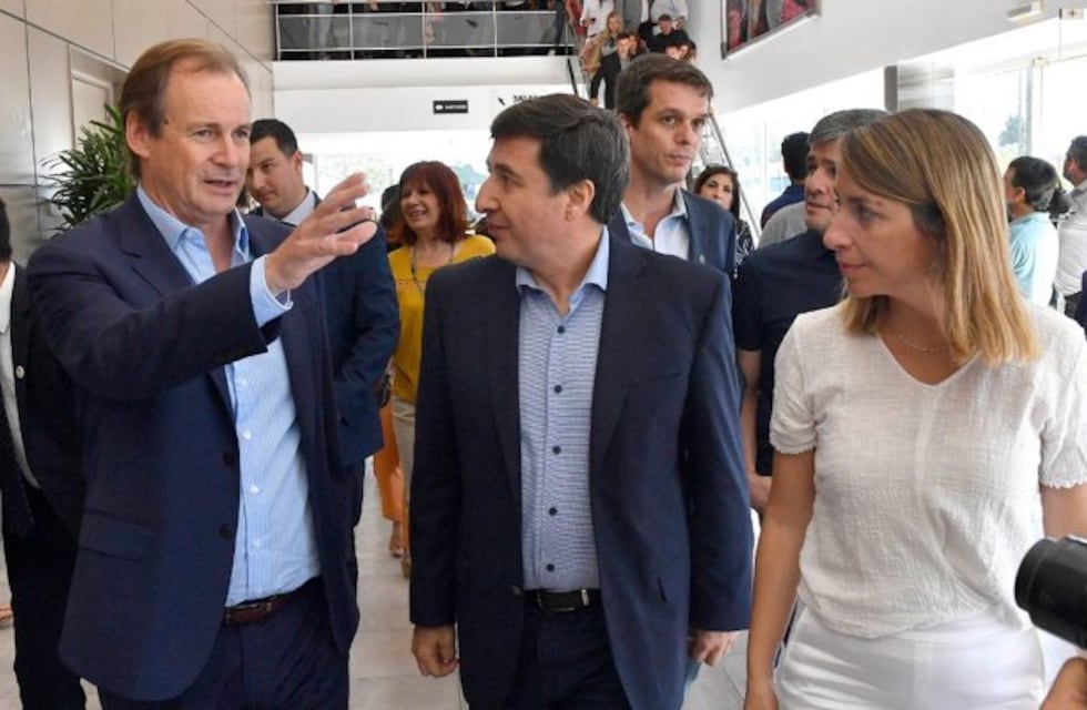 Arroyo rubricó un acuerdo con la provincia para distribuir 45 mil plásticos de la Tarjeta Alimentar