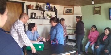 Vistan a vecinos del Barrio lo Álamos para asesorar sobre la tarifa social eléctrica