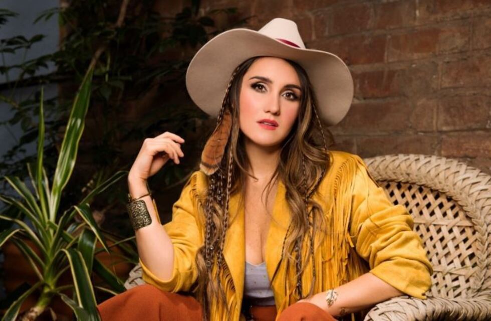 Dulce María, la ex "Rebelde", anunció su primer embarazo