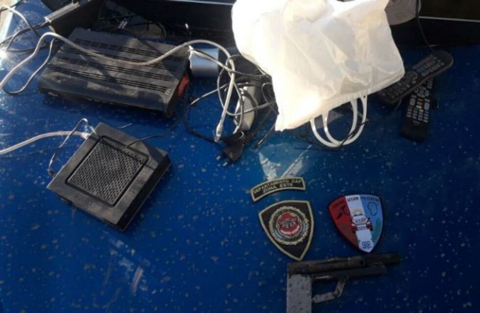 Evadieron un control policial, se fugaron a pie y no lograron capturarlos