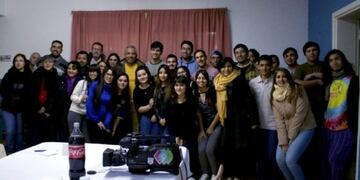 Cañadón Seco: entregan alimentos y productos de primera necesidad para estudiantes universitarios