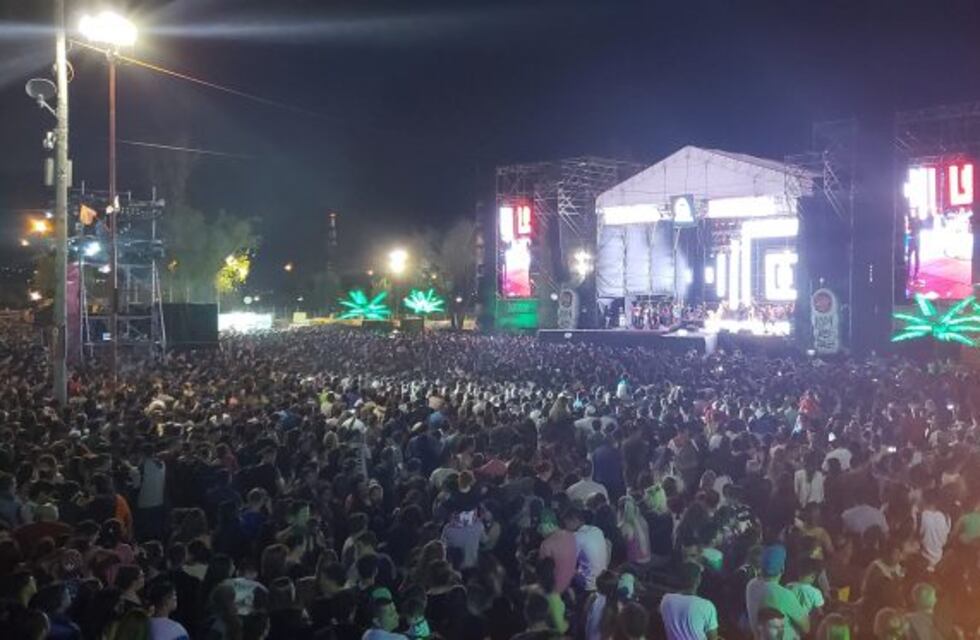 Así mostramos en vivo la celebración de la primavera y el Día del Estudiante en Vía País