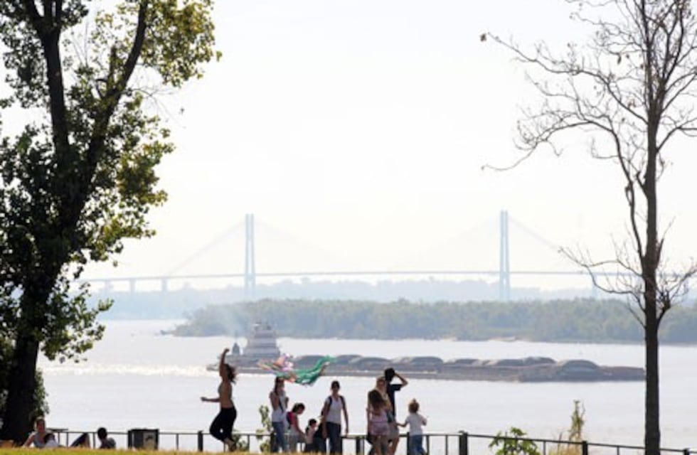 Un albañil cayó al río en la zona de los silos Davis y desapareció