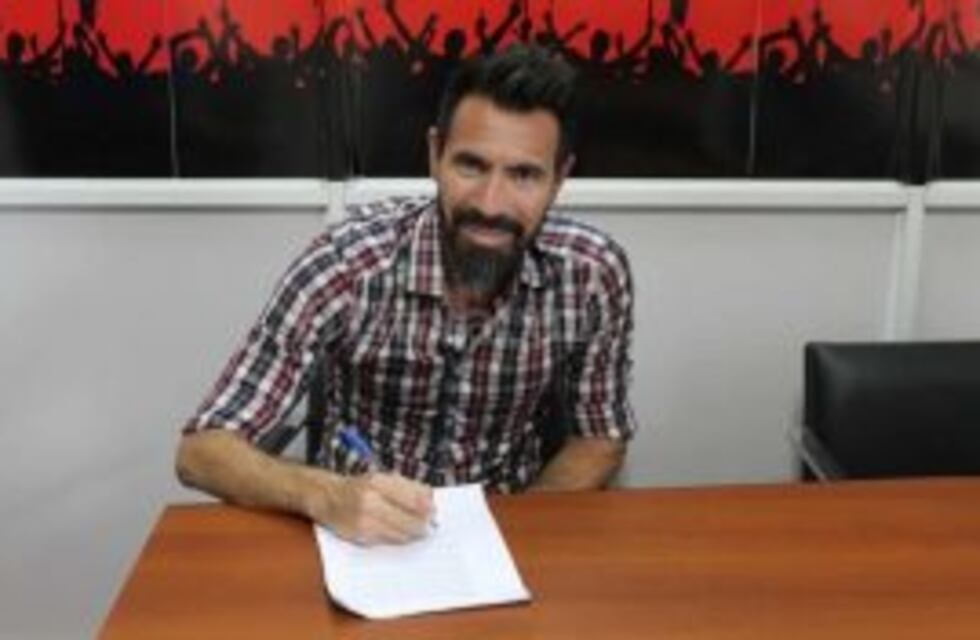 Firmó Eduardo Domínguez y es el nuevo técnico de Colón