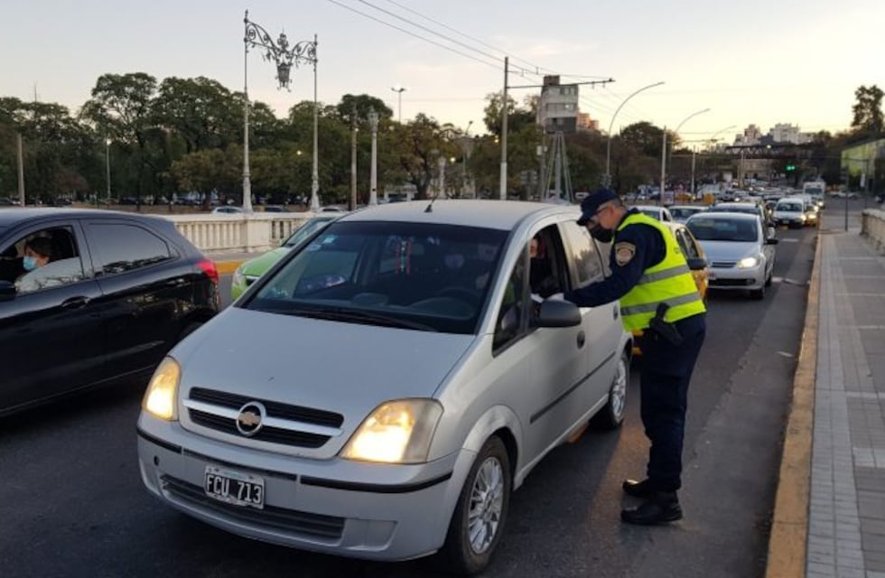 Fin de la flexibilización en Córdoba: endurecen controles, cierran puentes y caos de tránsito