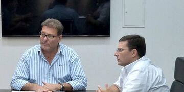 El Secretario General del Sindicato de Empleados y Obreros Municipales (SEOM), Darío Cocco y el concejal Lisandro Mársico (PDP-FPCyS), enfrentados por la cláusula gatillo\u002E (Web)