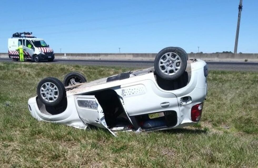 Ruta 226: volcó un auto y un hombre resultó herido