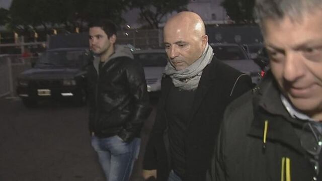 Sampaoli viendo partidos en Argentina
