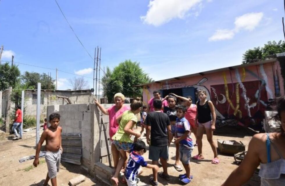 Denuncian "brutal represión" a trabajadores de un comedor de Villa La Tela