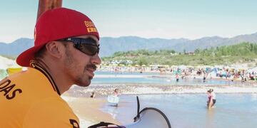 Federico Caccavari (30) fue el guardavidas que percibió el problema y se lanzó a rescatar a los niños\u002E