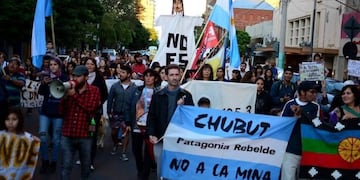 Marcha contra la mineria en Chubut