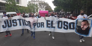 Familiares y amigos del cocinero se manifestaron frente al Centro de Justicia Penal\u002E (@eltrestv)