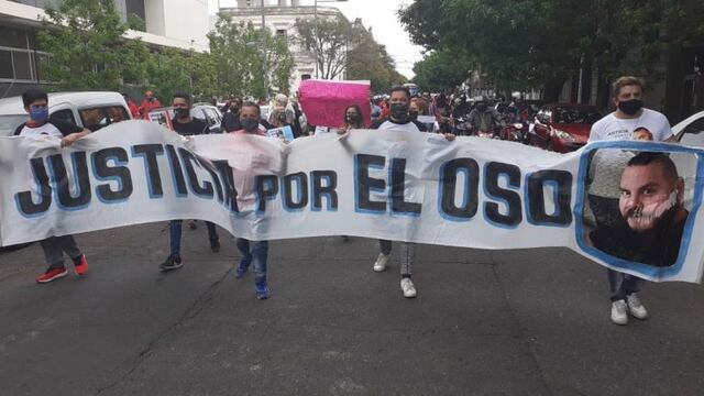 Familiares y amigos del cocinero se manifestaron frente al Centro de Justicia Penal\u002E (@eltrestv)