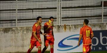 Luis Silba juega en Sarmiento de Resistencia\u002E (Foto: Prensa Copa Argentina)