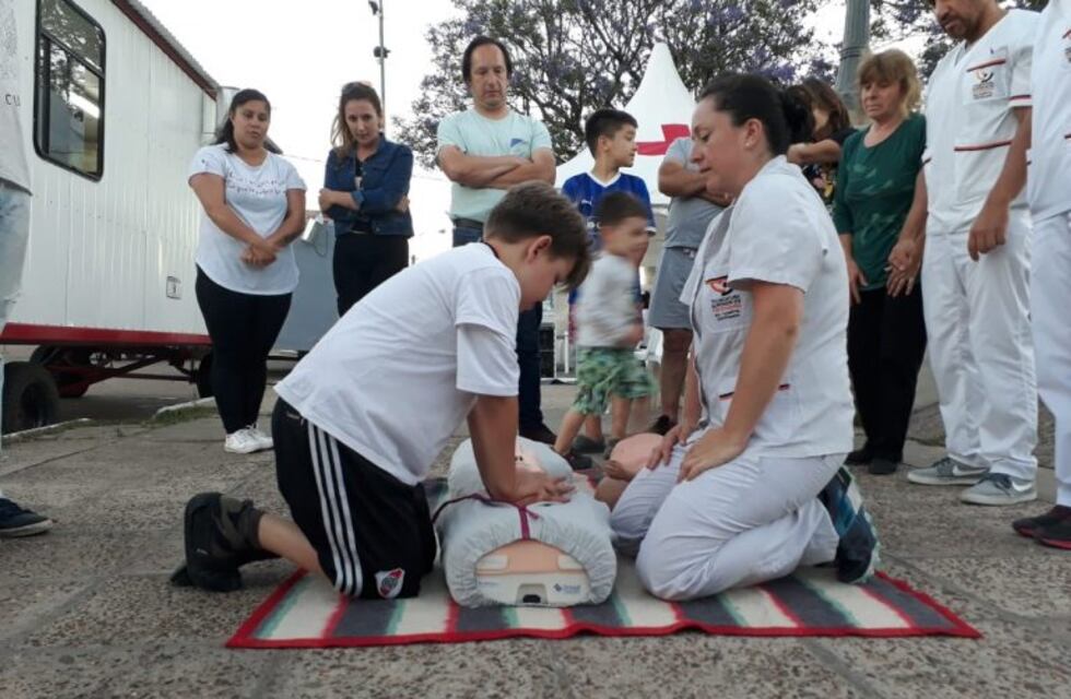 Casi 500 personas participaron del maratón en RCP en la costanera
