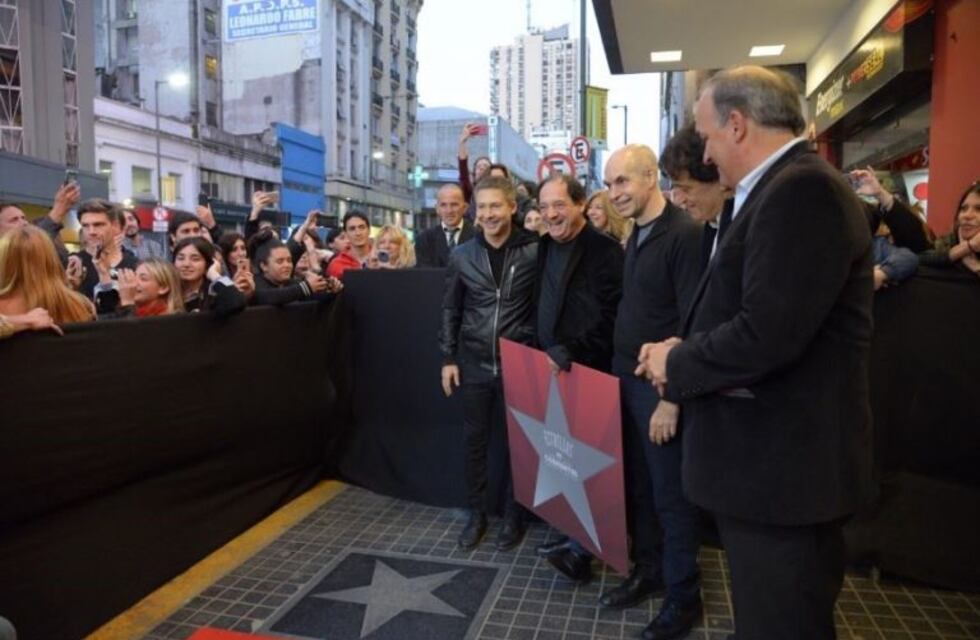 Distinguieron a Adrián Suar y Julio Chávez con estrellas en la calle Corrientes