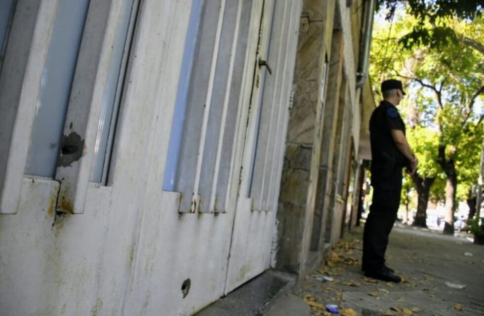 Una casa custodiada por la Policía Federal amaneció baleada