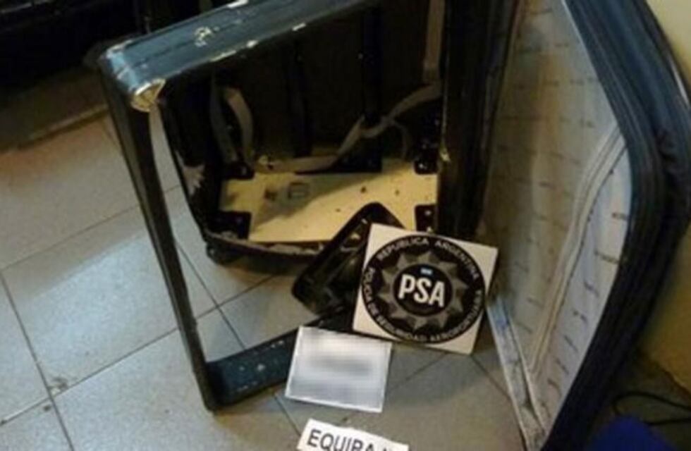 Detuvieron en el aeropuerto de Ezeiza a una mujer con cuatro kilos de cocaína en su equipaje