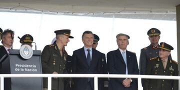 El Gobierno dará un aumento salarial del 20% para las Fuerzas Armadas\u002E