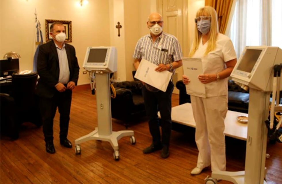Coronavirus en Tucumán: Chahla entregó respiradores al Sanatorio 9 de Julio