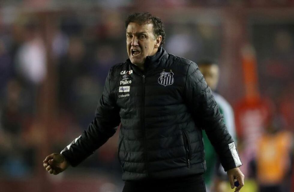 La defensa de Santos sobre la inclusión de Carlos Sánchez ante Independiente