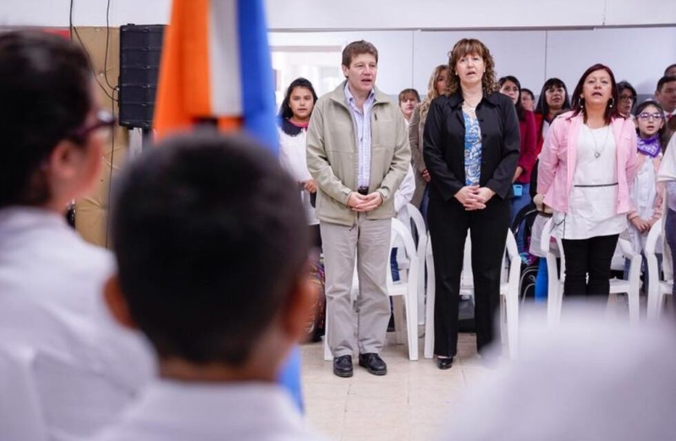 Melella encabezó el acto oficial de inicio de clases en la escuela Nº 5 de Tolhuin