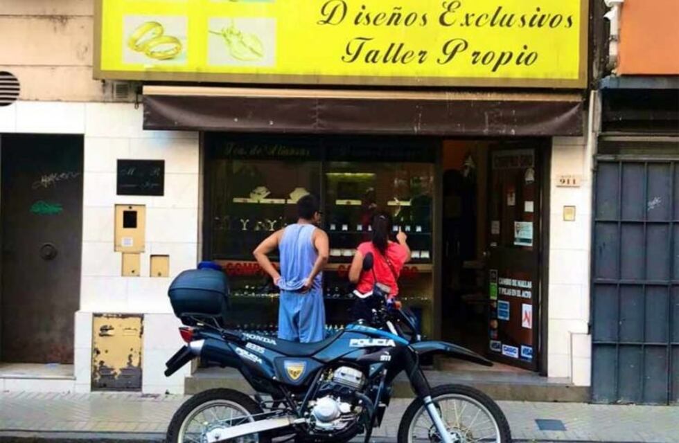 Asaltaron una joyería céntrica a plena luz del día
