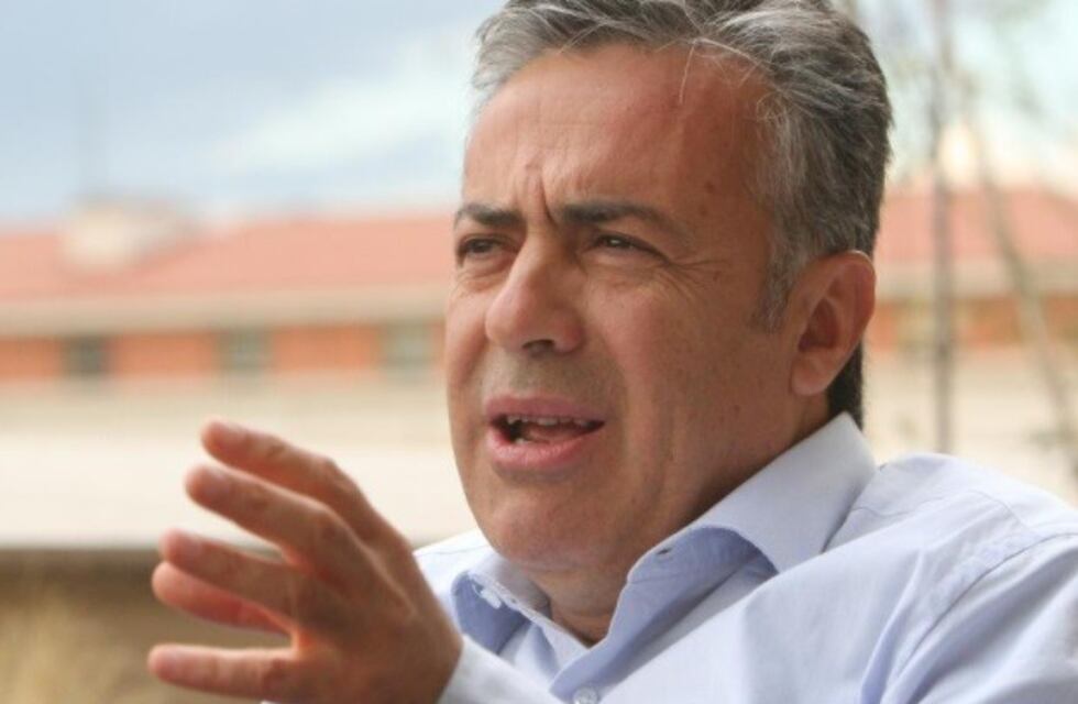 Cornejo amenaza con aumentar por decreto el sueldo de los docentes mendocinos