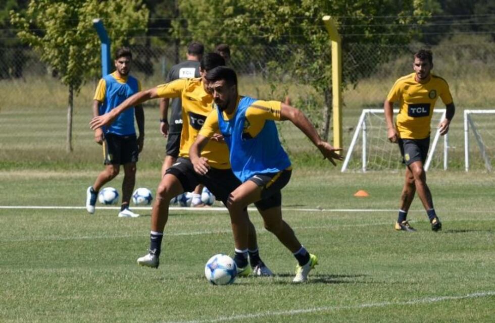 Camacho sufrió un esguince y está con un pie afuera del encuentro ante Independiente