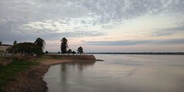 Viernes con el cielo cubierto en Corrientes\u002E